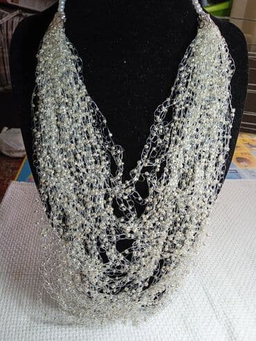 свадебные платья для покрытых: Воздушное колье из бисера — 9