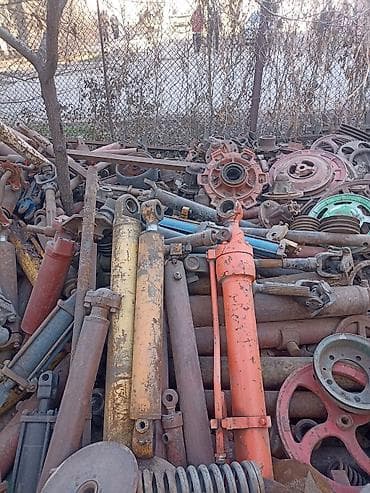 обувь школьная: Склад металлолома и б/у промышленного железа. Ассортимент на фото: - — 4