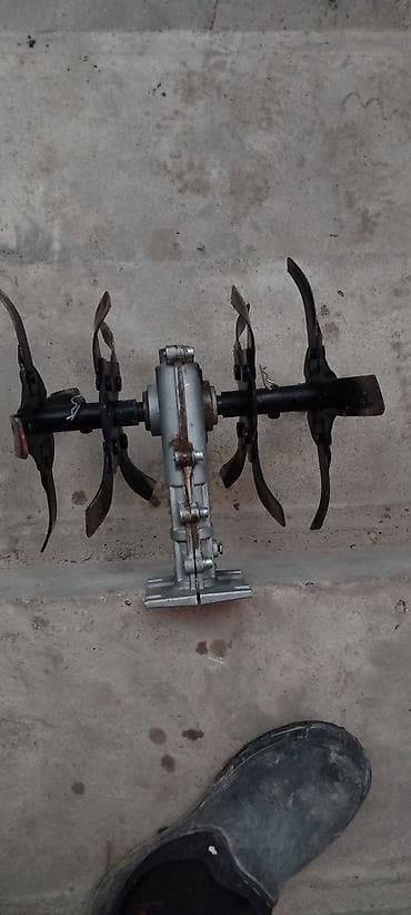 редуктор трактор: Фреза-окучник для мотоблока/культиватора - Узел с редуктором и валом — 1