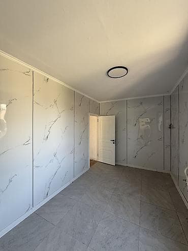 киргизия 1 дома: 🏡 Продается дом 📐 Участок - 8,3 соток 🌳 На участке 3 постройки: - — 7