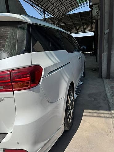 с 180: Kia Carnival: 2018 г., Минивэн — 3