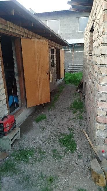 участок с жал: Продаётся участок в районе Село Восток, 3,5 сотки. Место спокойное — 4