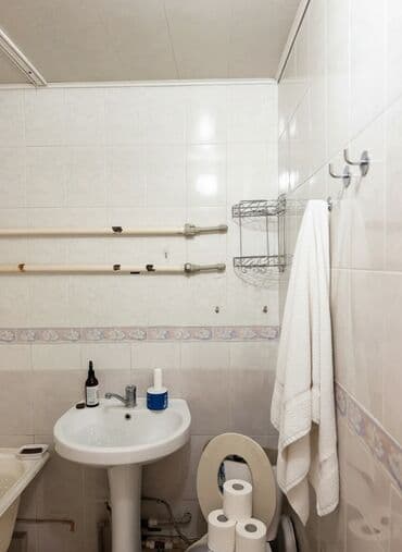 срочно продам 1 комнатную квартиру рядом просп жибек жолу бишкек: 1 комната, 32 м², 104 серия, 4 этаж, Косметический ремонт — 10