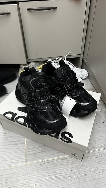 Мырзалардын бут кийими: Эркектердин кроссовкасы, 42, Adidas, Жаңы, түсү - Кара, Өзү алып кетүү, Акысыз жеткирүү, Акылуу жеткирүү — 2