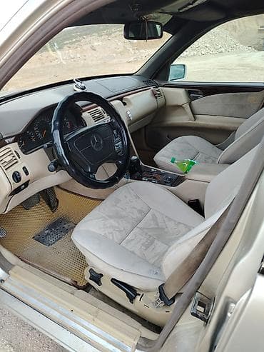 id 4: Mercedes-Benz E-Class: 1997 г., 3.2 л, Автомат, Бензин, Седан — 1