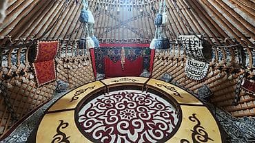 художественный: Юрта с традиционным оформлением и полным внутренним оснащением - Тип — 3