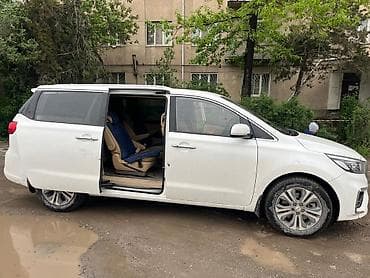 посадка машины: Kia Carnival: 2019 г., Дизель, Минивэн — 4