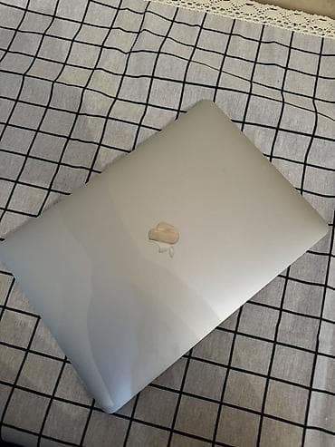 Ноутбуки и аксессуары: Apple MacBook Pro 13" Ключевые характеристики: - Диагональ экрана: 13 — 6