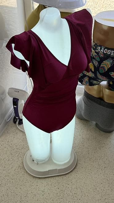 Продаю светящийся манекен для одежды купальников или белья цена 1800