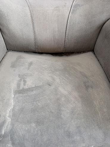 small table: Кресло кожаное с широкими подлокотниками
Есть дефекты — 2