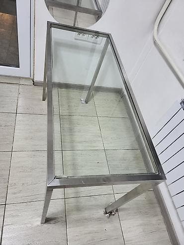 перегородки из стекла: Стол со стеклянной столешницей на металлическом каркасе - Тип — 1