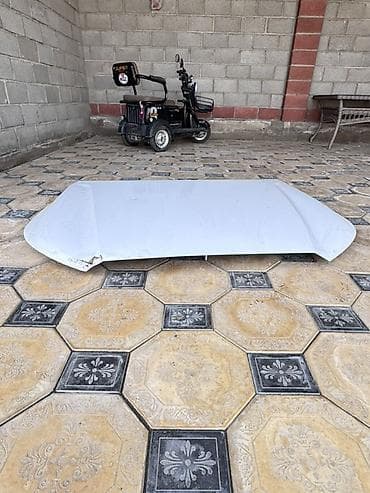 белый jaguar: Капот Hyundai — 2