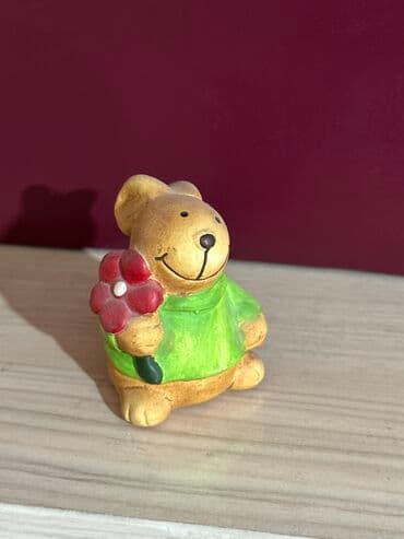 Статуэтки: (сувениры/ декор) 4. Зайчик с цветочком, гипс. Размер at lalafo.kg Статуэтки: (сувениры/ декор) 4. Зайчик с цветочком, гипс. Размер