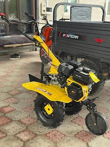 бензин: Мотоблок бензиновый (желтый), компактный и маневренный Описание: - — 2