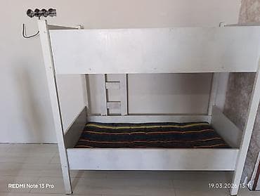 Односпальные кровати: Двухъярусная кровать из массива дерева c матросом — 1