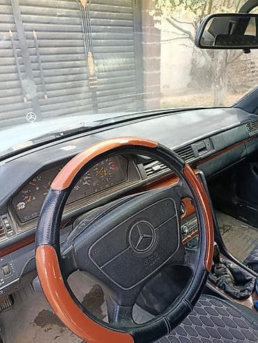 audi тт: Mercedes-Benz W124: 1994 г., 2 л, Кол менен иштөөчү, Бензин, Седан — 4