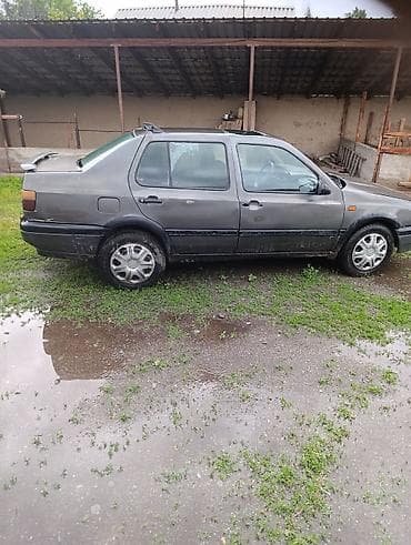 Транспорт: Volkswagen Vento: 1992 г., 2 л, Кол менен иштөөчү, Бензин, Седан — 6