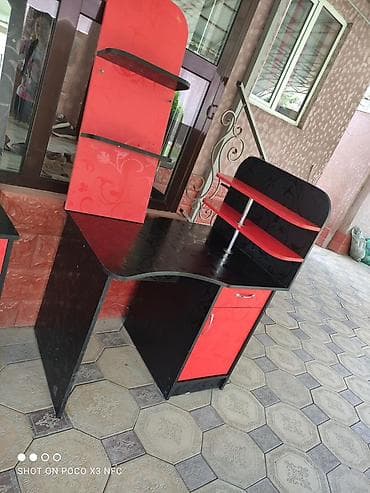 Маникюрные столы: Салонный парикмахерский комплект мебели. Состав: - Большая рабочая — 2