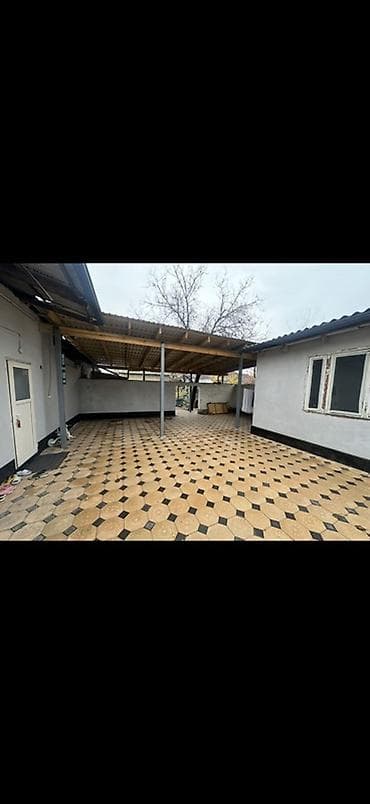 Жилой дом с закрытым двором и навесом. - Отдельно стоящий одноэтажный