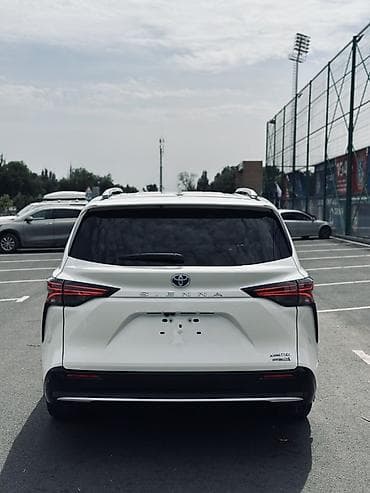 prius v: Toyota Sienna: 2021 г., 2.5 л, Вариатор, Гибрид, Минивэн — 8