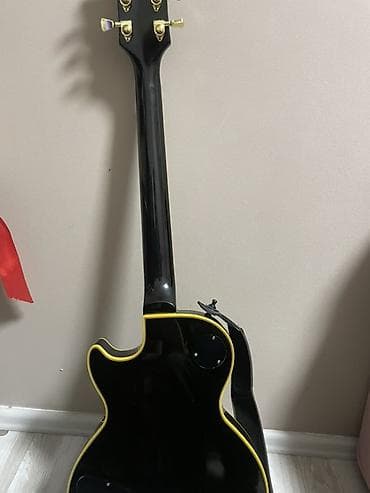 Музыкальные инструменты: Продаю реплику Лес Пол. Гитаре примерно год, играл только дома, гитара — 3