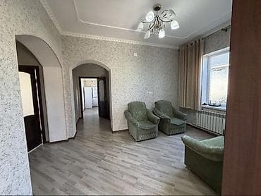 уча: Просторный двухэтажный дом с двориком и парковкой на участке. - — 4