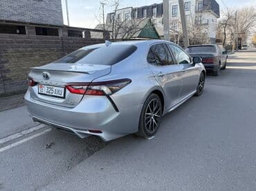 santa barbara: Toyota Camry: 2022 г., 2.5 л, Типтроник, Гибрид, Седан — 2