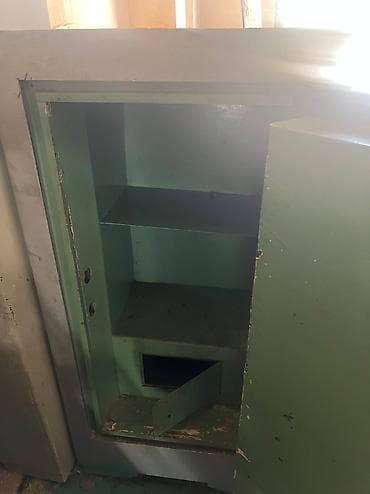 Инструменттер: Продается сейф 4шт 2шт песочный 2шт металический Состояние хорошая — 4