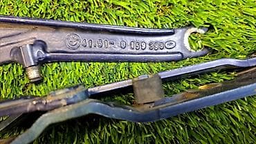 bmw m3 e46: Петля задняя крышки багажника R Е39 8 159 398 Год 2002 В отличном — 4