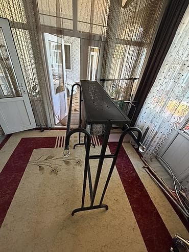 Дом и сад: Металлическая напольная вешалка-стойка с верхней полкой - Материал — 1