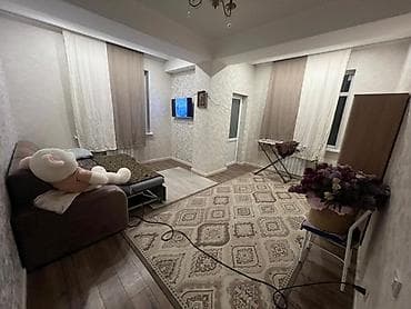 Недвижимость: Светлая уютная комната с высоким потолком и тёплым декоративным — 1