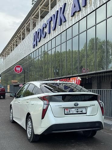step rf3: Toyota Prius: 2017 г., 1.8 л, Вариатор, Гибрид, Лифтбек — 2