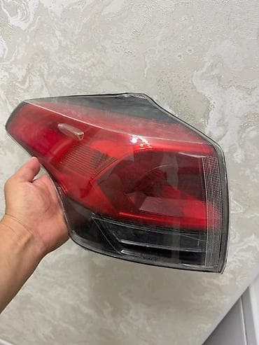 фары rav4: Задний левый фонарь — 1