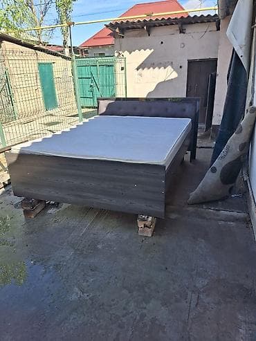 комоды с зеркалом: Продаем кровать 2м на 1.6 с матрасом и двумя тумбочками Двуспальная — 4