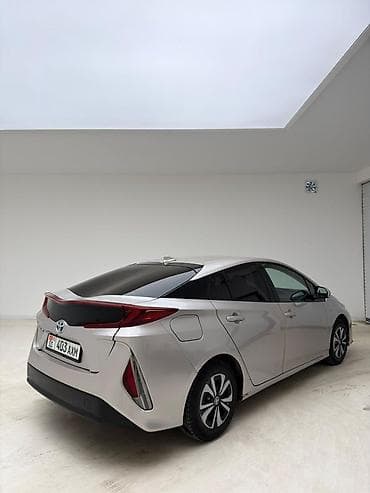 сп: Toyota Prius: 2018 г., 1.8 л, Вариатор, Гибрид, Хэтчбэк — 5