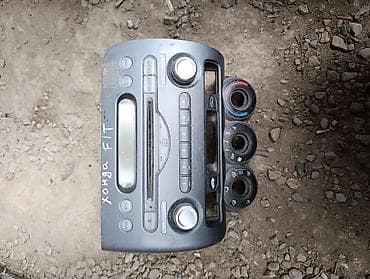 адаптор 12 вольт на танометр: Штатная магнитола с блоком управления климатом для Honda Fit — 1