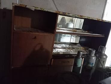 В хорошем состоянии шкаф срочно вывоз 500 сомов нету только стёкол at lalafo.kg В хорошем состоянии шкаф срочно вывоз 500 сомов нету только стёкол