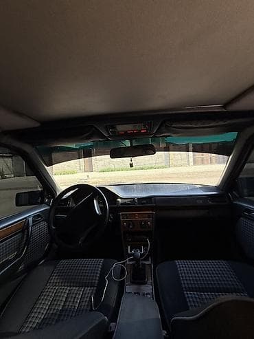 Продажа авто: Mercedes-Benz W124: 1992 г., 2 л, Механика, Бензин, Седан — 5