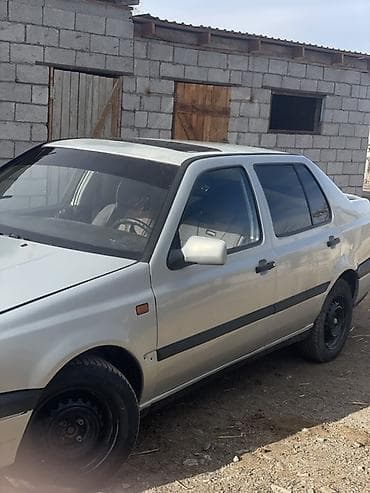 продаю вазу: Volkswagen Vento: 1993 г., 1.8 л, Механика, Газ, Седан — 1