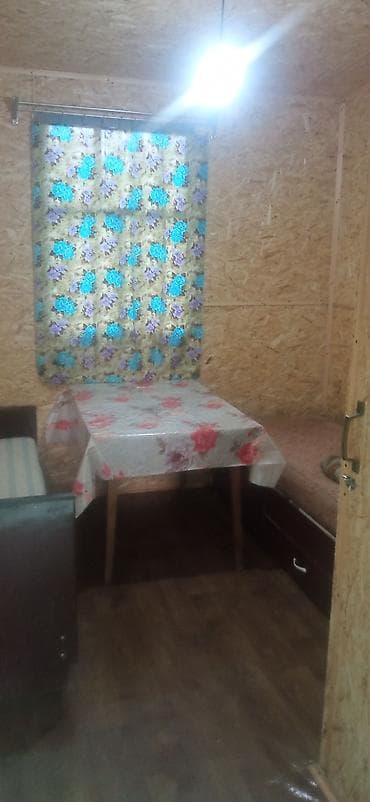 Бөлмөлөр: Сдаётся небольшой домик/комната с удобствами. - Планировка: одна — 6