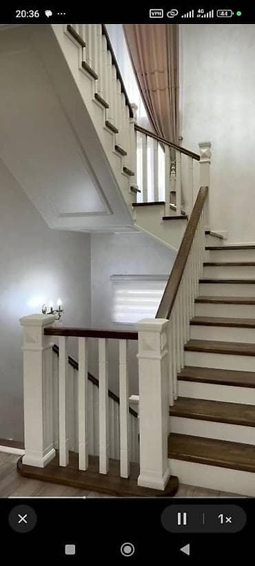 плотник мастер: Деревянная лестница Для дома, Форма лестницы: Много-маршевая, Стиль: Классический — 6