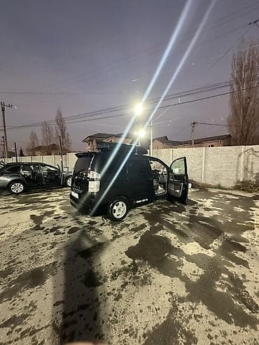 Toyota Voxy: 2004 г., Минивэн