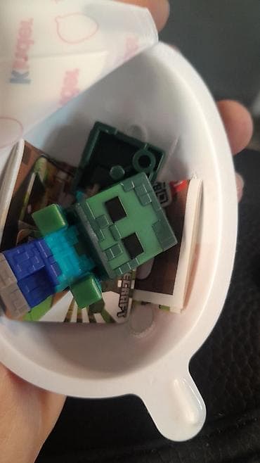 киндер майнкрафт: Коллекционная мини-фигурка по мотивам Minecraft из сюрприз‑яйца. Что — 1