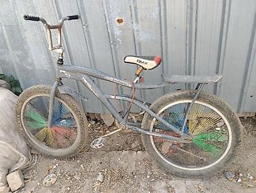 BMX-велосипед с усиленной рамой и прямой вилкой. Основные