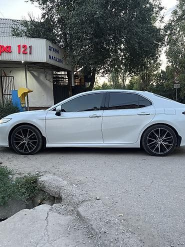 Toyota Camry: 2018 г., 3.5 л, Автомат, Бензин, Седан — 4