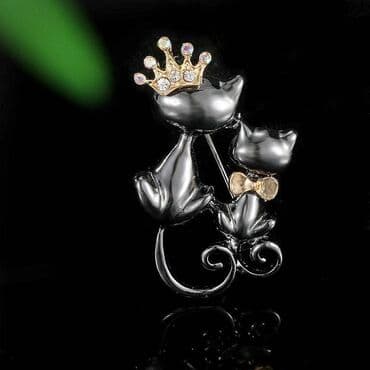 крестик золотой: Брошь “Пара кошек” с короной 👑🐾 Стильная брошь в виде двух кошек – — 2