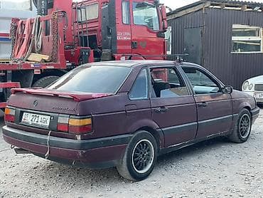 Volkswagen Passat: 1990 г., 1.8 л, Механика, Бензин, Седан at lalafo.kg Volkswagen Passat: 1990 г., 1.8 л, Механика, Бензин, Седан