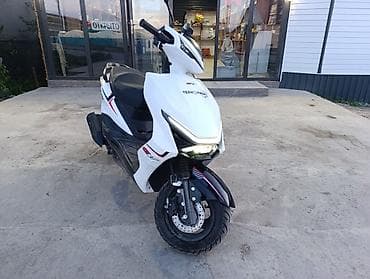 мотоциклы квадроциклы: Скутер (бензиновый), белый, спортивный дизайн. Основные — 3