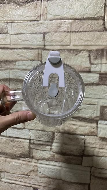 нож мультитул: Прозрачная кружка с ручкой и крышкой-дозатором. В комплекте стеклянная — 3