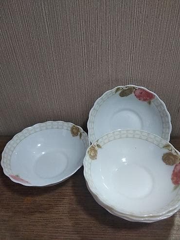 Посуда: Молодая гвардия Боконбаева. Блюда по 150 сом каждое!большие кесе — 2